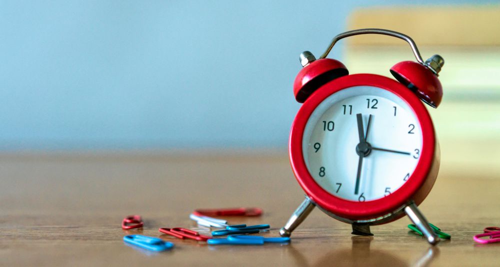 Photo by Atlantic Ambience: https://www.pexels.com/photo/close-up-shot-of-an-alarm-clock-12932901/